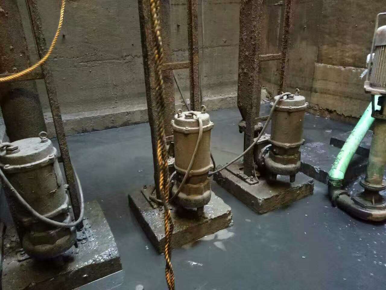 海城污水池清理