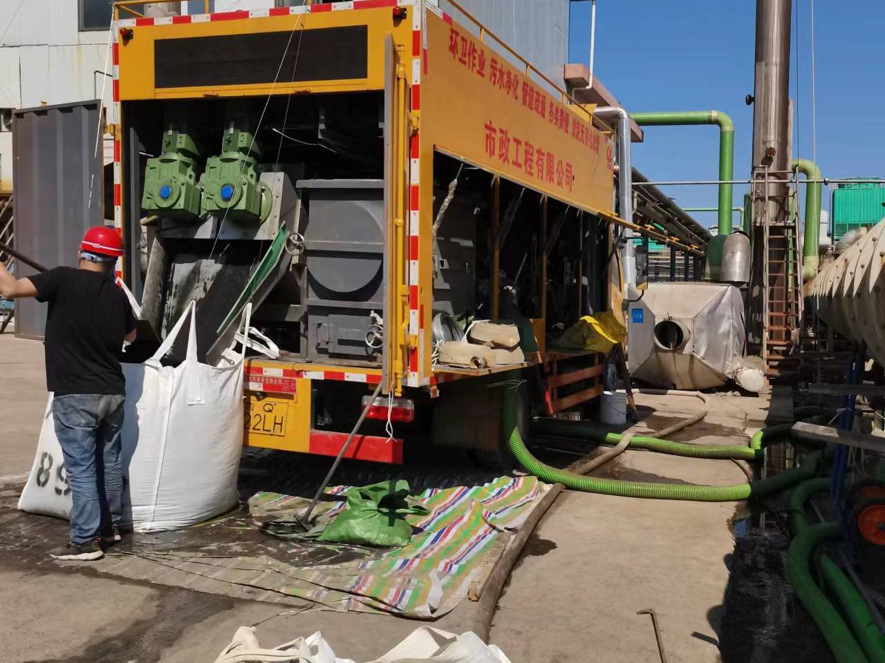 海城淤泥压干处理